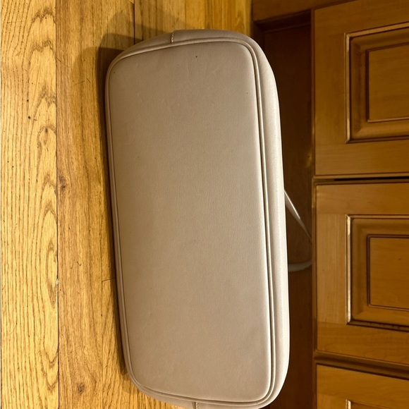 Authentic SALVATORE FERRAGAMO Gancini Medium Leather City Tote - Picture 5 of 9